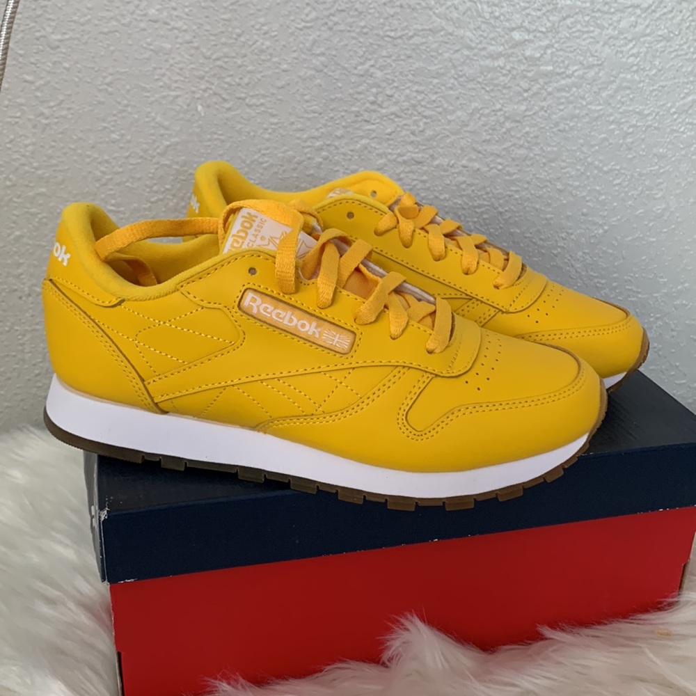 Wmns Classic Leather Toxic Yellow Gum